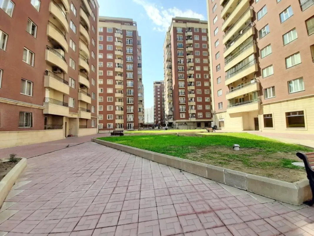 Kirayə verilir 3 otaqlı mənzil 140 m²