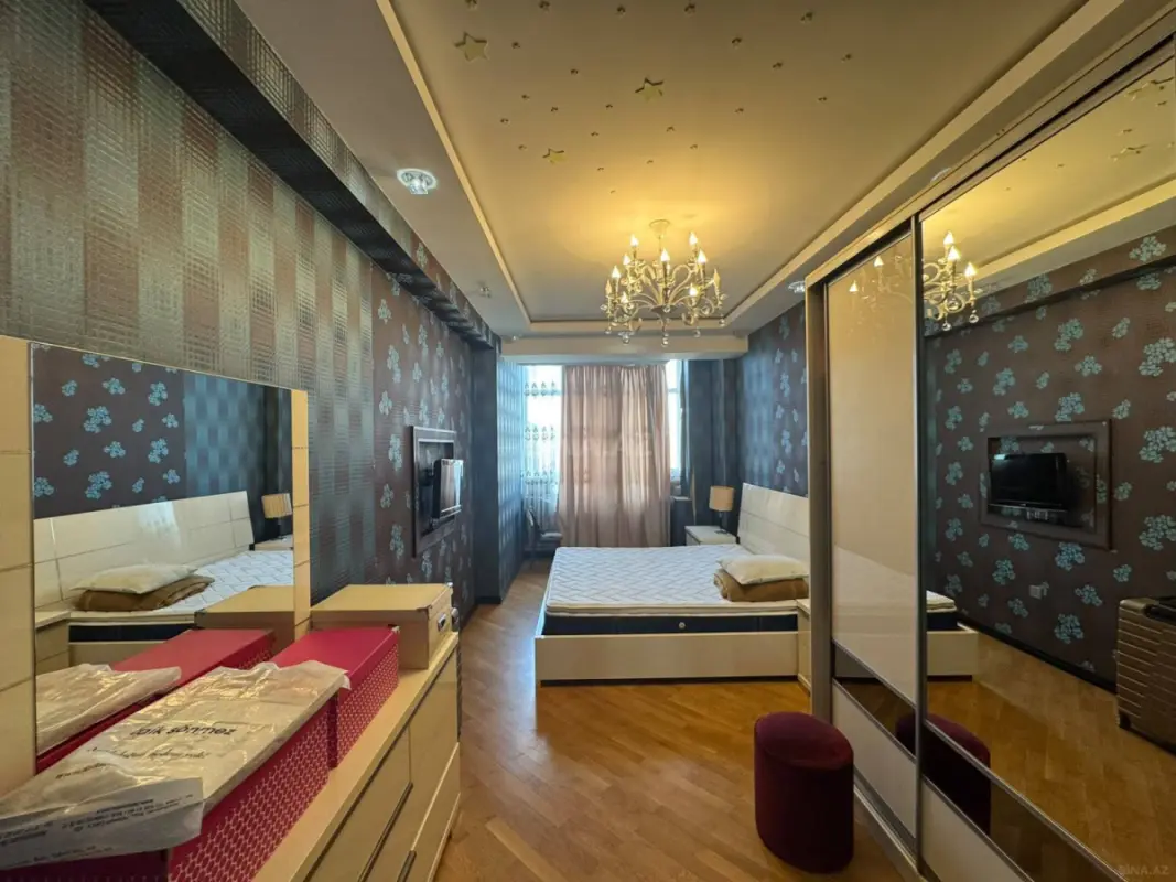 Satılır 3 otaqlı mənzil 130 m²