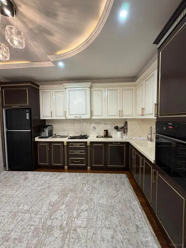 Satılır 3 otaqlı mənzil 122 m²