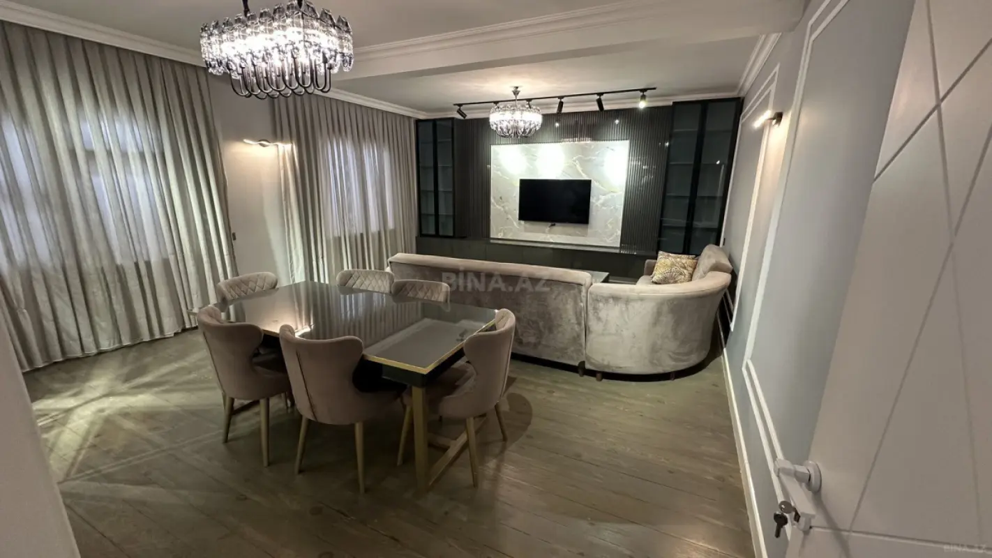 Satılır 5 otaqlı mənzil 130 m²