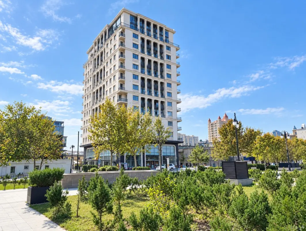 Satılır 4 otaqlı mənzil 250 m²