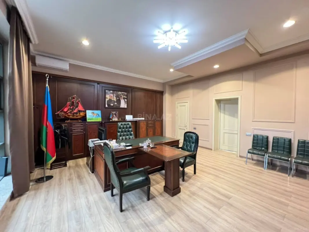 Satılır 4 otaqlı ofis 204 m²