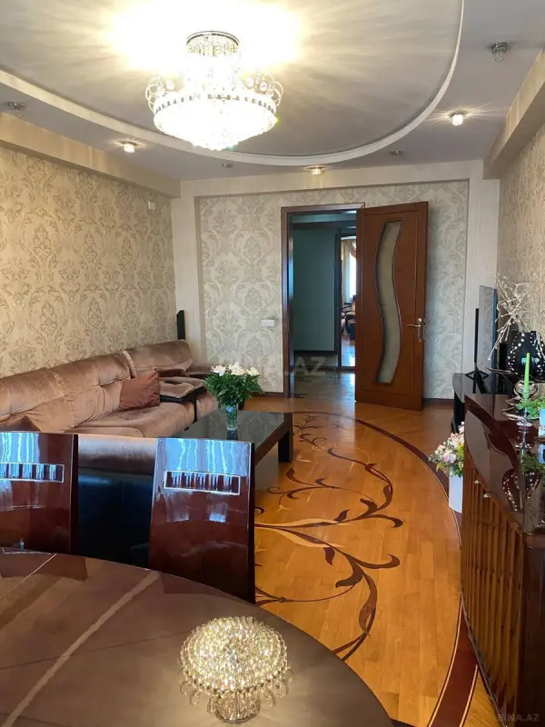 Satılır 4 otaqlı mənzil 128 m²