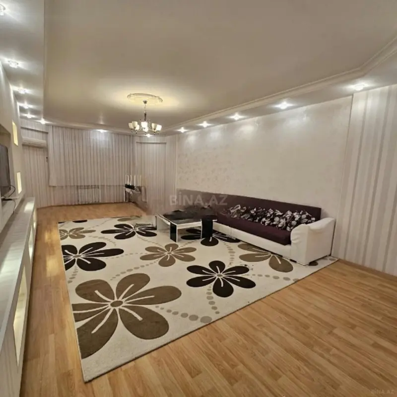 Satılır 3 otaqlı mənzil 190 m²