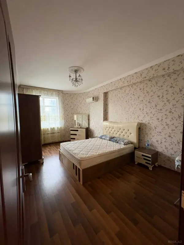 Kirayə verilir 4 otaqlı mənzil 190 m²