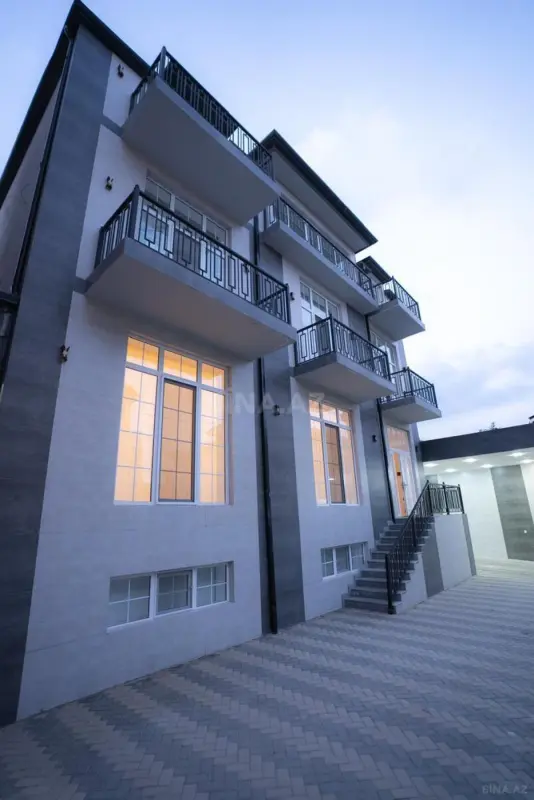 Satılır 8 otaqlı həyət evi 401 m²