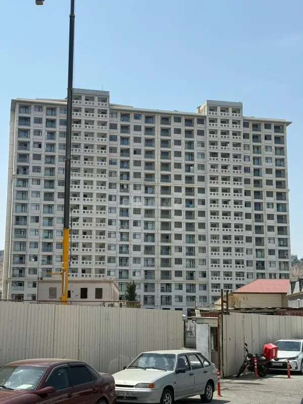 Satılır 4 otaqlı mənzil 165 m²