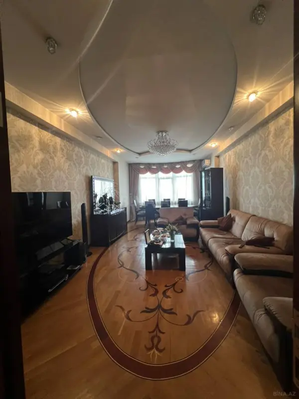 Satılır 4 otaqlı mənzil 128 m²