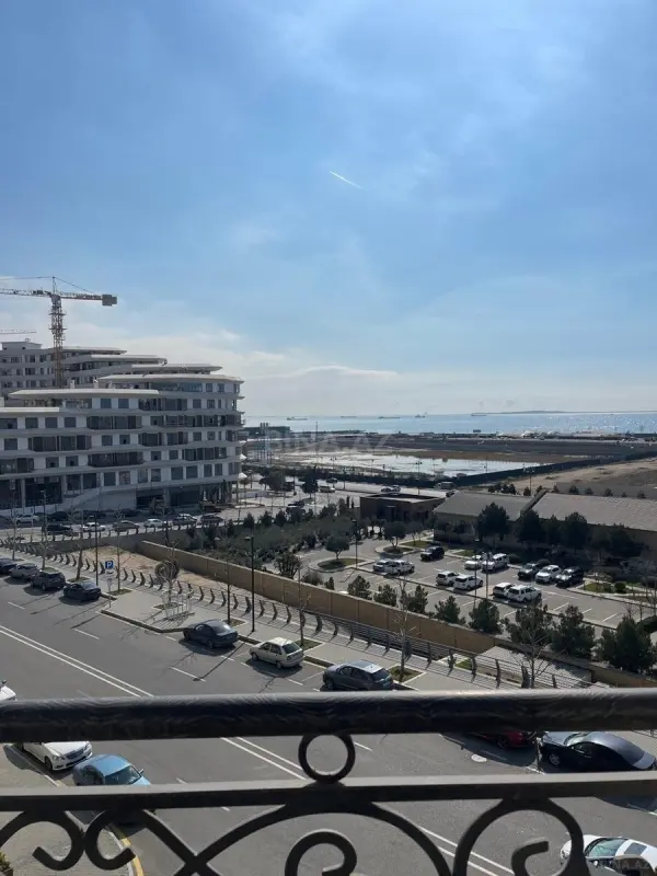 Kirayə verilir 3 otaqlı mənzil 144 m²