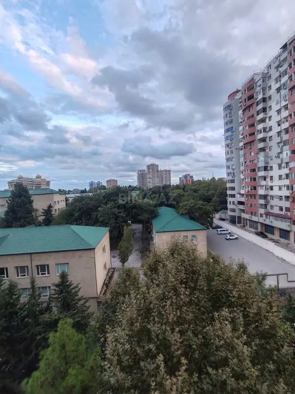 Kirayə verilir 4 otaqlı mənzil 130 m²