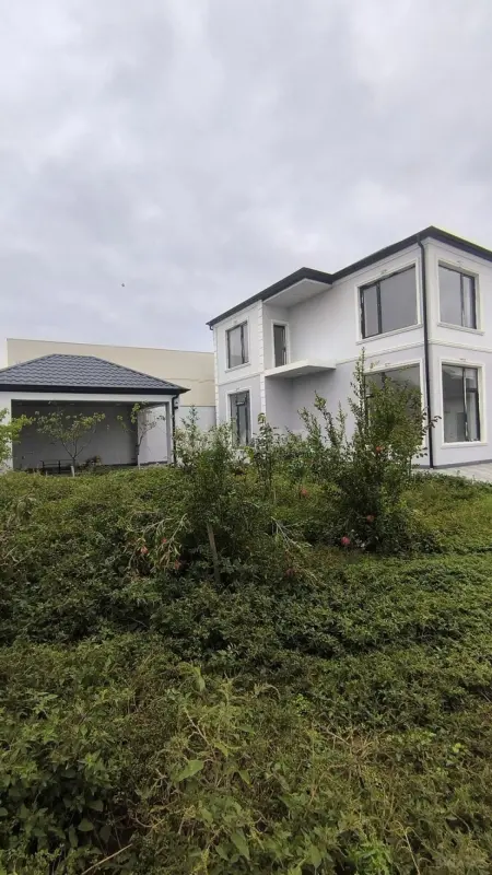 Satılır 6 otaqlı həyət evi 250 m²