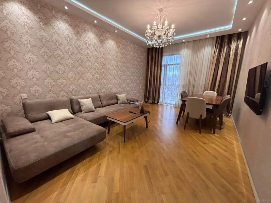 Kirayə verilir 2 otaqlı mənzil 95 m²