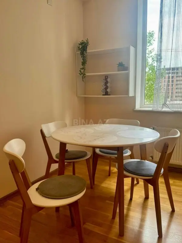 Kirayə verilir 3 otaqlı mənzil 146.4 m²