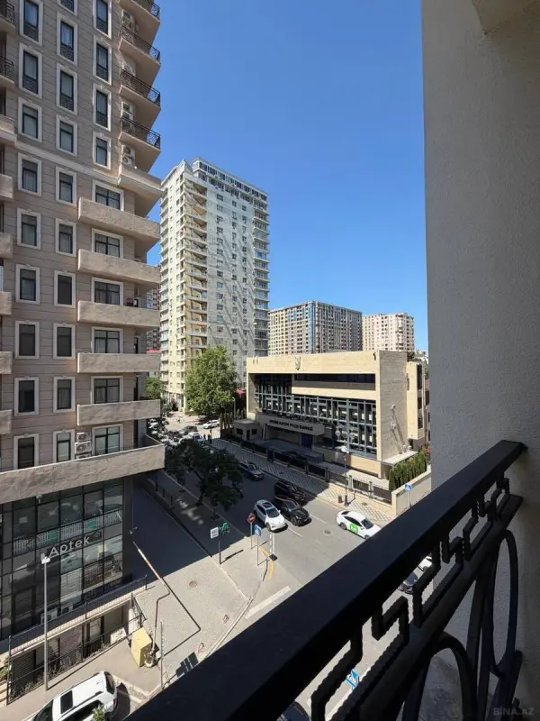 Satılır 3 otaqlı mənzil 158 m²
