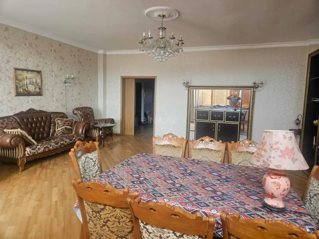 Kirayə verilir 3 otaqlı mənzil 140 m²