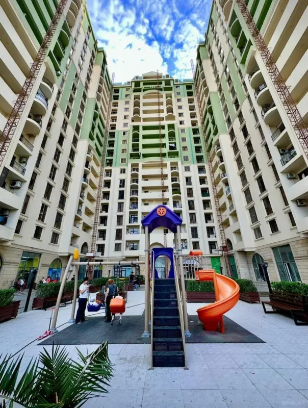 Satılır 3 otaqlı mənzil 146 m²
