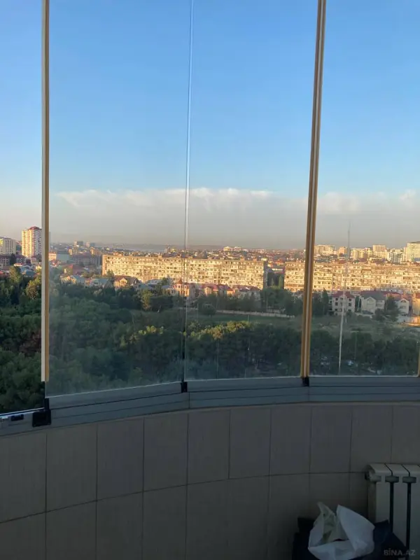 Satılır 3 otaqlı mənzil 131 m²