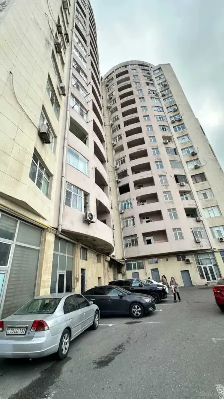 Satılır 3 otaqlı mənzil 105 m²