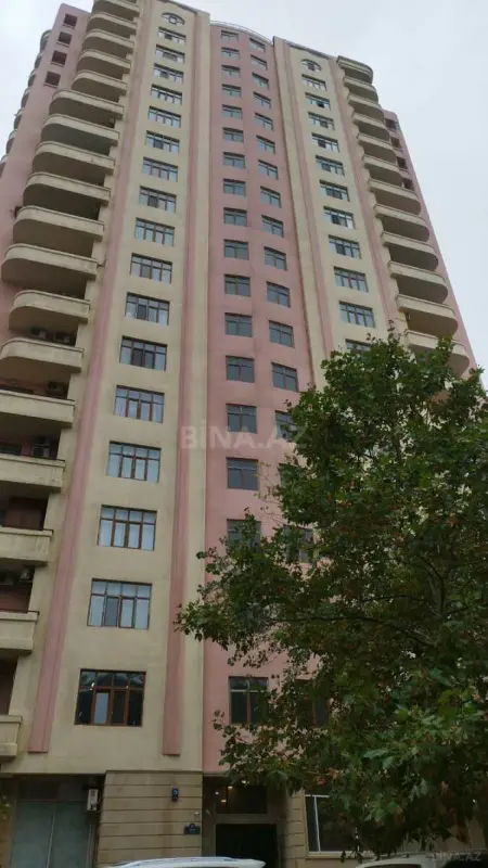 Satılır 4 otaqlı mənzil 180 m²