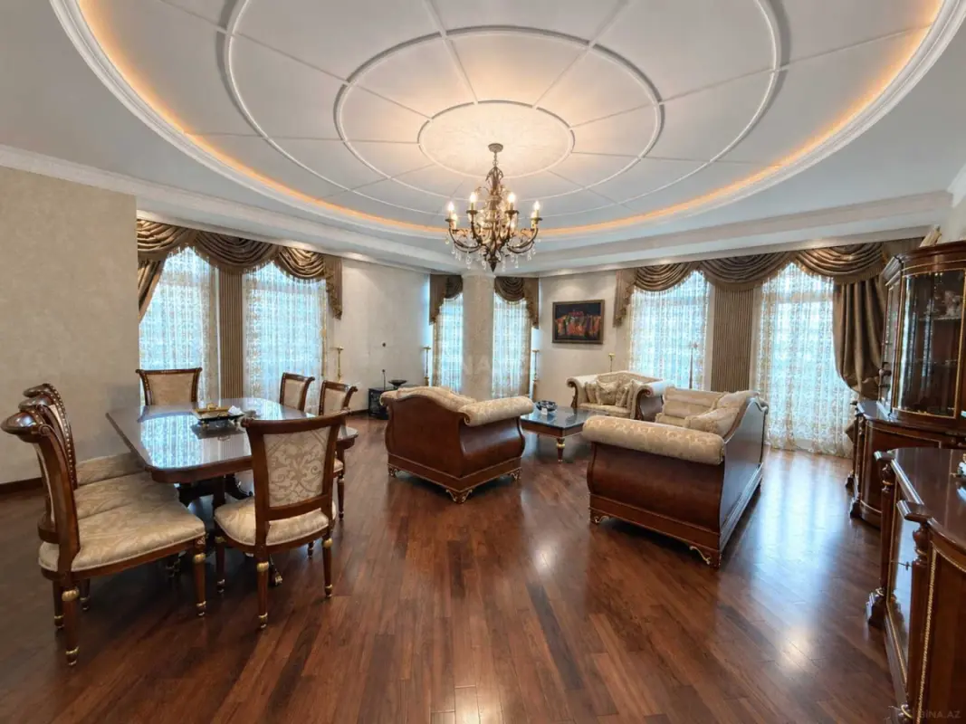Satılır 4 otaqlı mənzil 190 m²