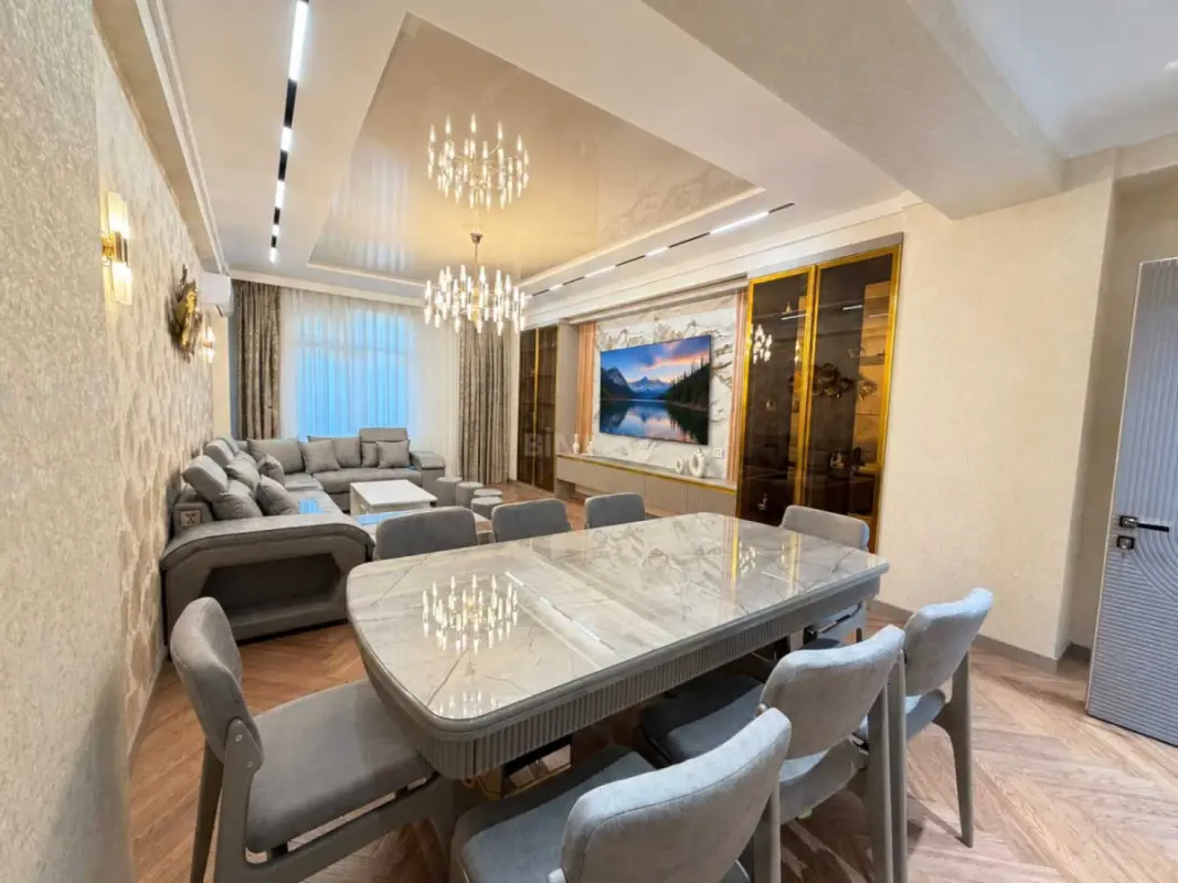 Kirayə verilir 4 otaqlı mənzil 245 m²