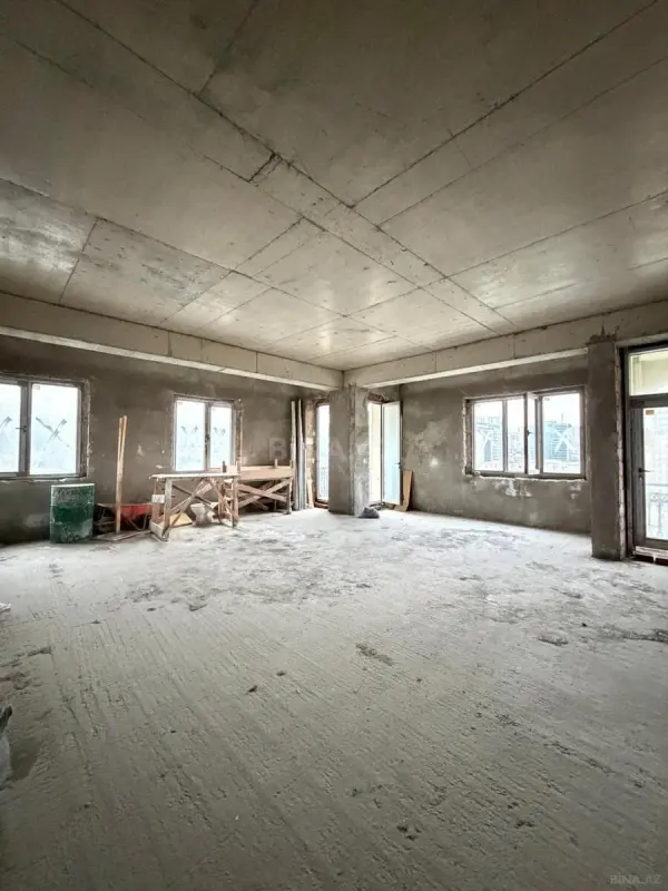 Satılır 4 otaqlı mənzil 246 m²