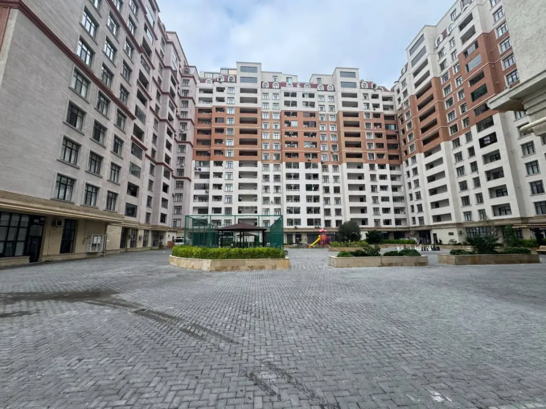 Satılır 4 otaqlı mənzil 156 m²