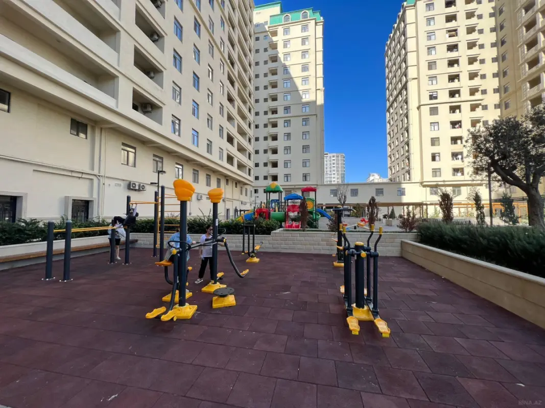 Satılır 3 otaqlı mənzil 142 m²