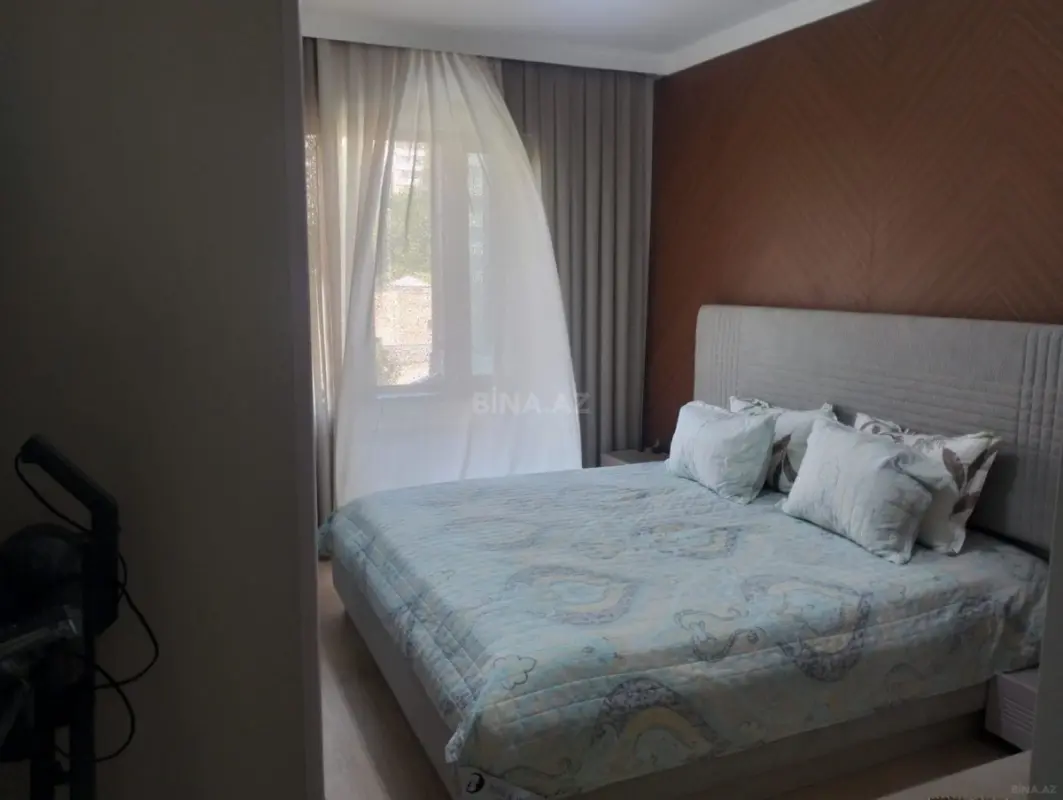 Satılır 4 otaqlı mənzil 110 m²