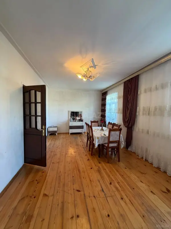 Satılır 6 otaqlı həyət evi 200 m²