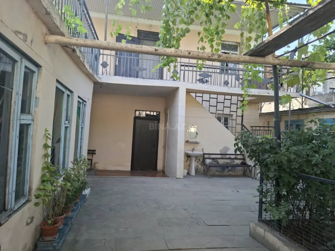 Satılır 7 otaqlı həyət evi 190 m²