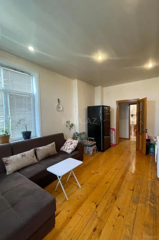 Satılır 2 otaqlı mənzil 93 m²