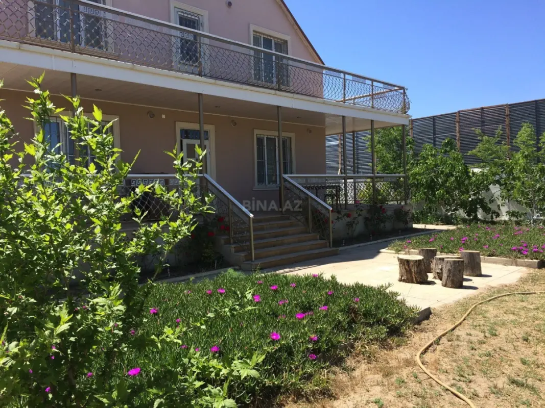 Satılır 6 otaqlı həyət evi 200 m²