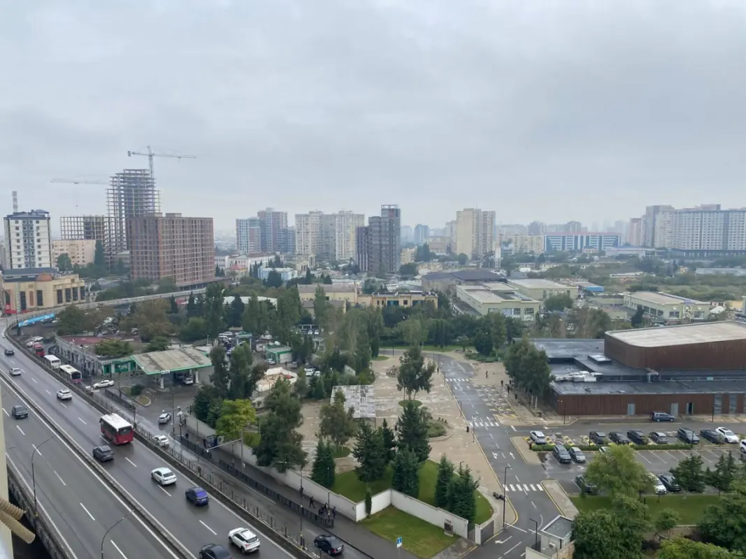 Satılır 3 otaqlı mənzil 130 m²