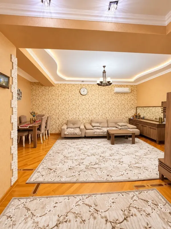 Satılır 3 otaqlı mənzil 110 m²