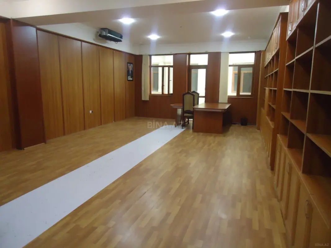 Kirayə verilir 2 otaqlı ofis 80 m²