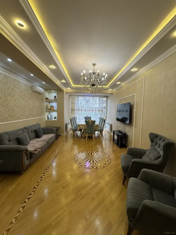 Satılır 3 otaqlı mənzil 136 m²