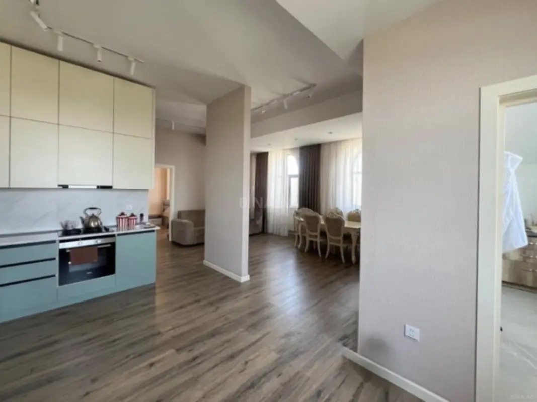 Satılır 3 otaqlı mənzil 127 m²