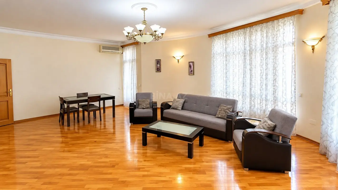 Satılır 4 otaqlı mənzil 225 m²