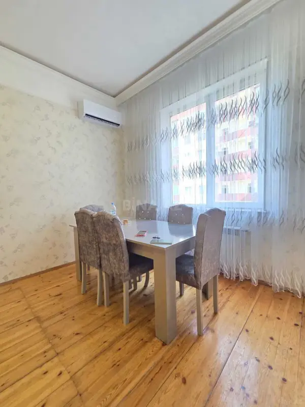 Kirayə verilir 2 otaqlı mənzil 90 m²