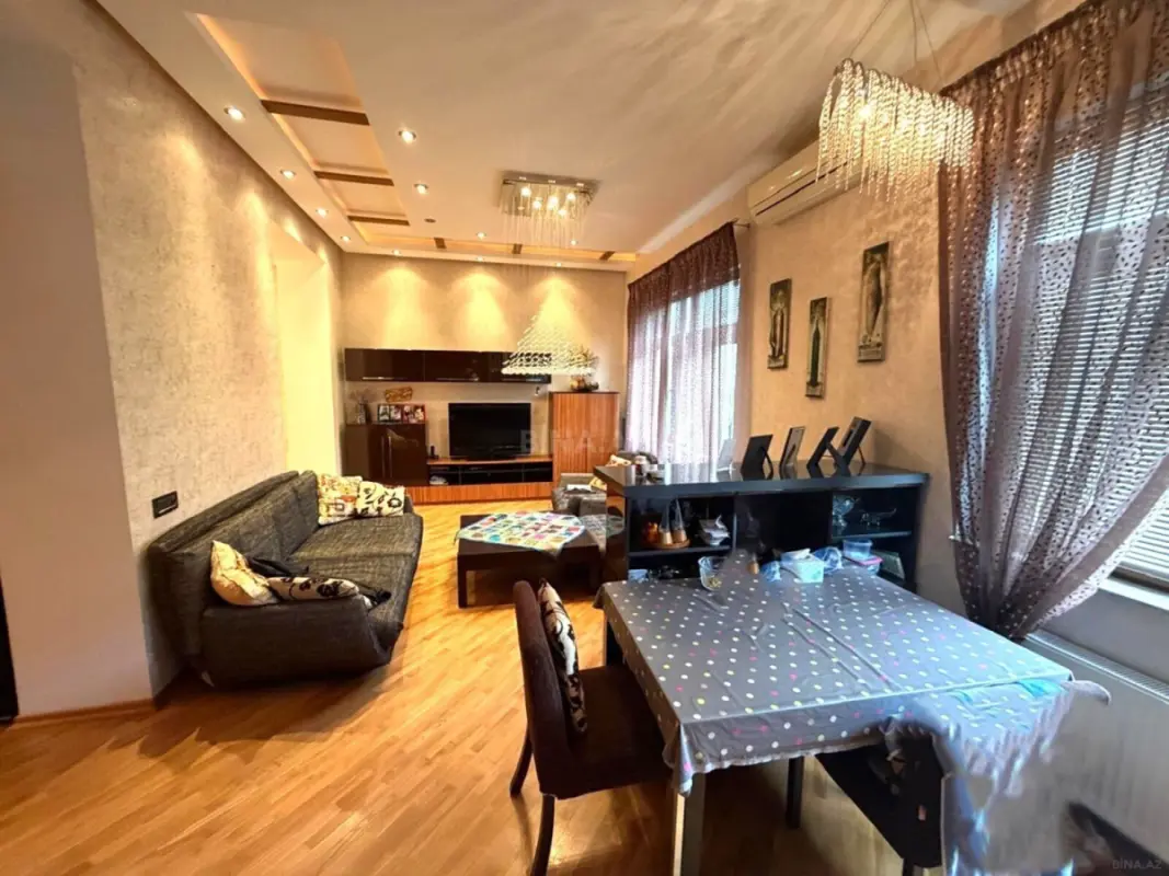 Satılır 6 otaqlı mənzil 150 m²