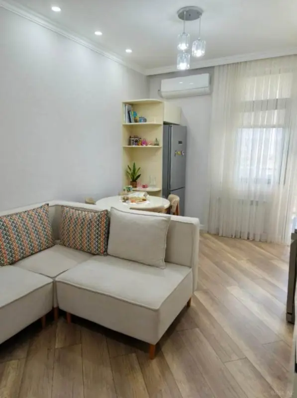 Satılır 2 otaqlı mənzil 49 m²