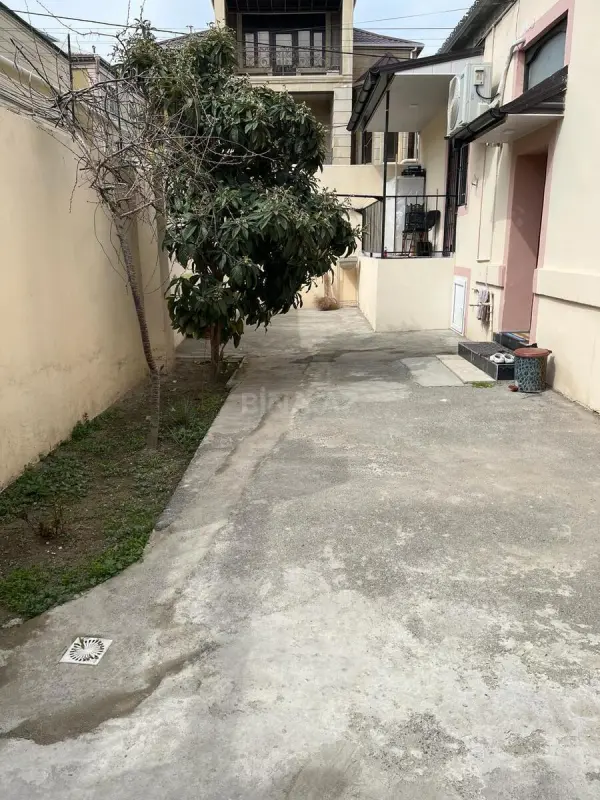 Satılır 4 otaqlı həyət evi 180 m²