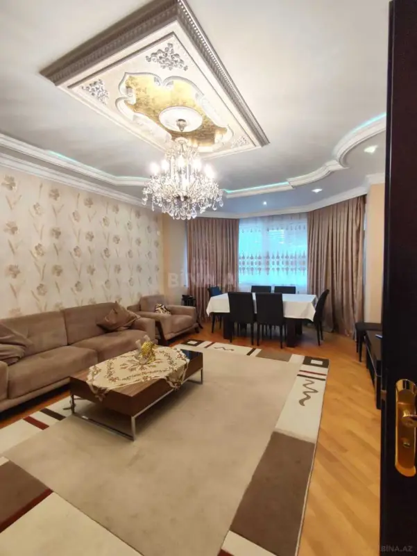 Satılır 4 otaqlı mənzil 135 m²