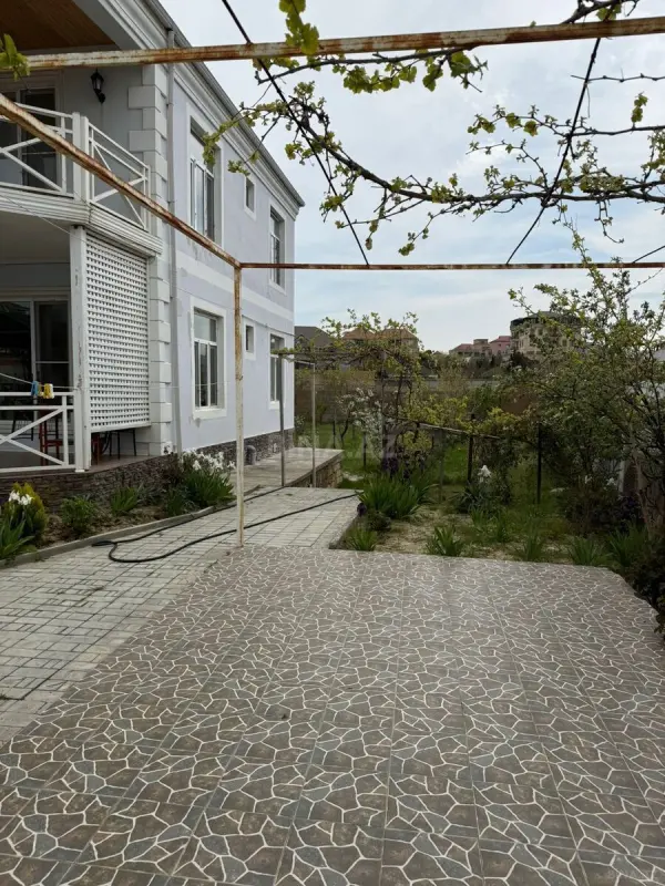 Satılır 6 otaqlı həyət evi 200 m²