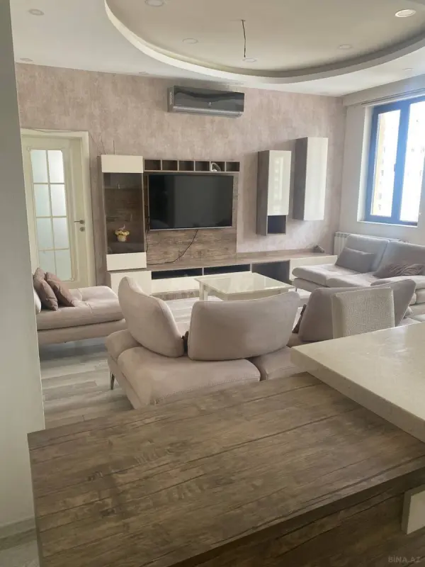 Satılır 3 otaqlı mənzil 130 m²