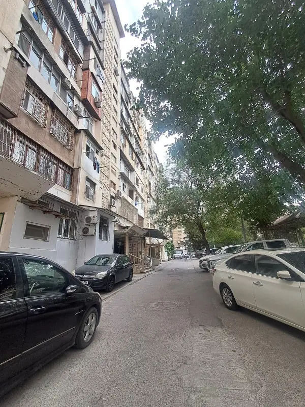 Satılır 5 otaqlı mənzil 110 m²