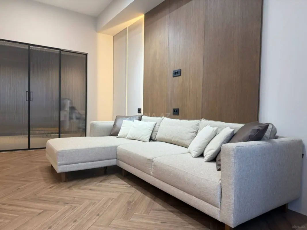 Satılır 4 otaqlı mənzil 147 m²