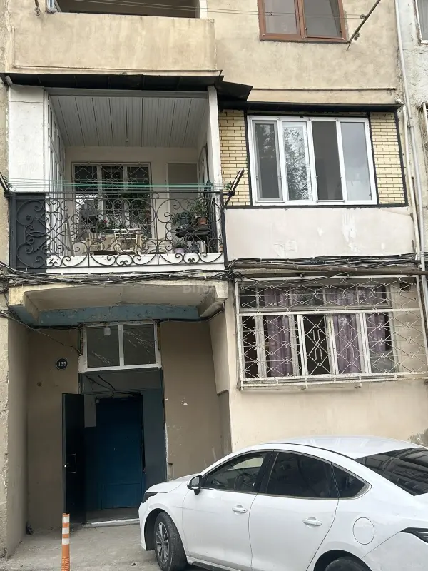 Satılır 4 otaqlı mənzil 85 m²