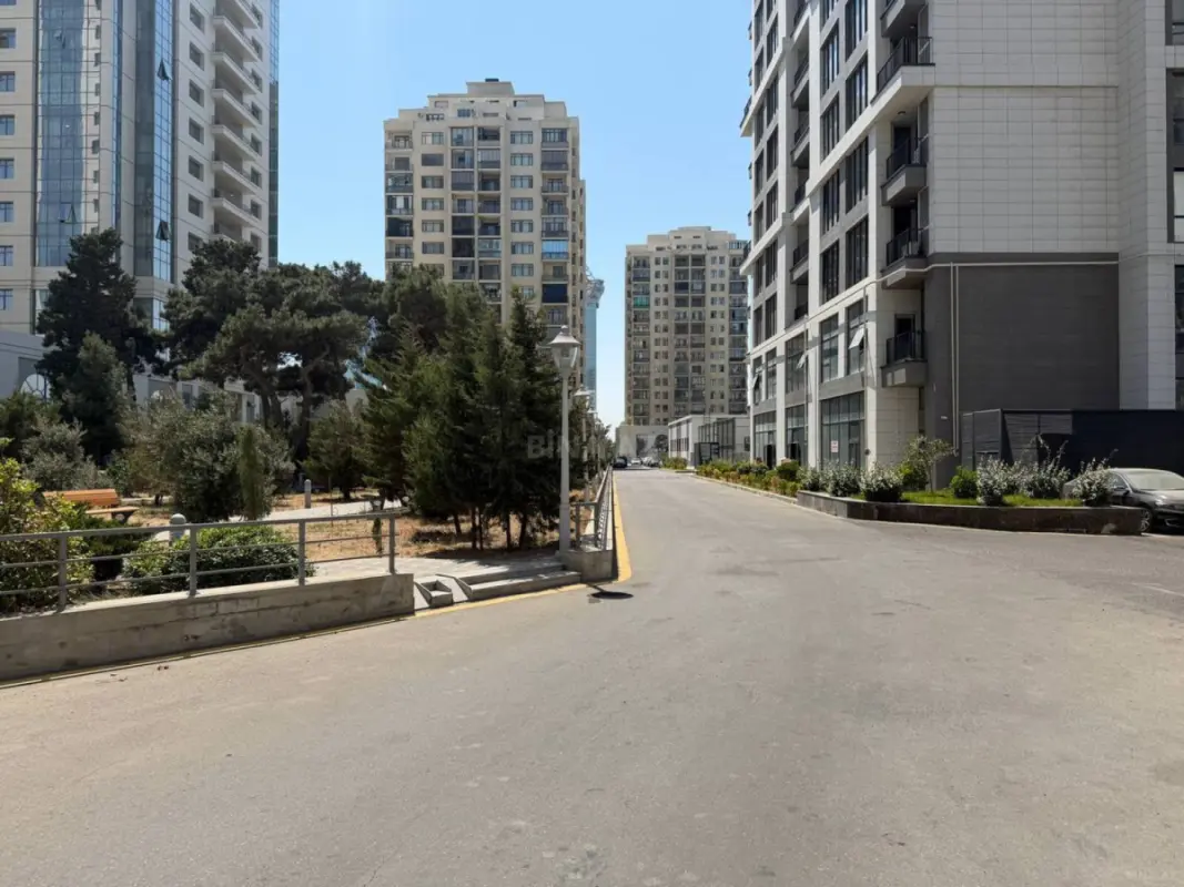 Satılır 3 otaqlı mənzil 173 m²